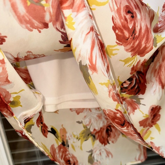 LIKE NEW ROSE MIDI SKIRT - VICI COLLECTION - Picture 4 of 4